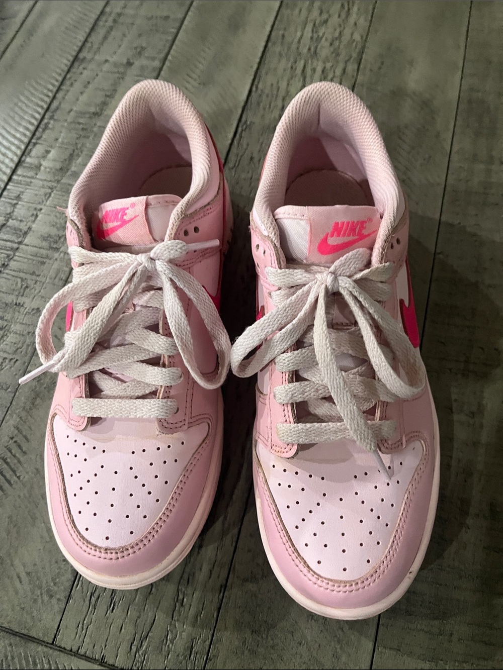 Nikes size 6/women’s size 8